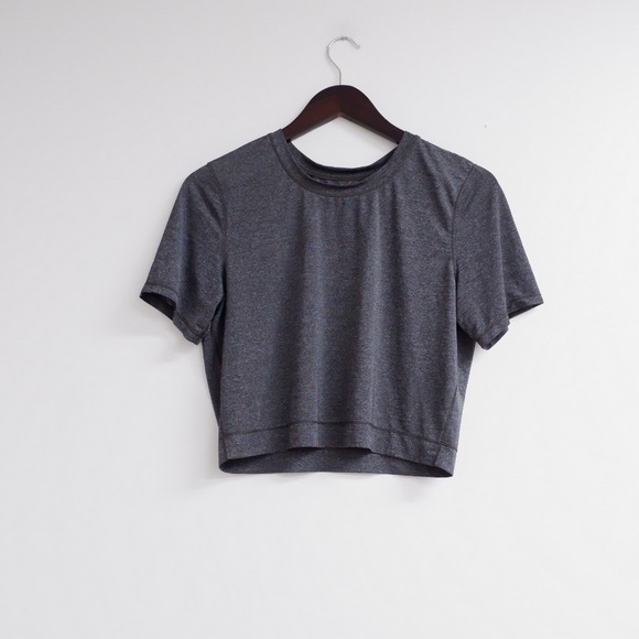 lululemon athletica Tops - LULULEMON GREY CROPPED SHORT SLEEVE TEE